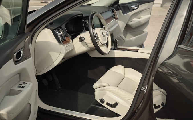Volvo XC 60 cena 126800 przebieg: 103000, rok produkcji 2019 z Zduny małe 667